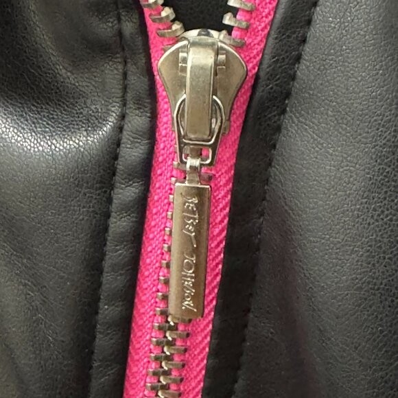Womens Torrid X Betsey Johnson Faux Leather Black Crop Moto Jacket Size 4 4X 26 - Picture 4 of 9